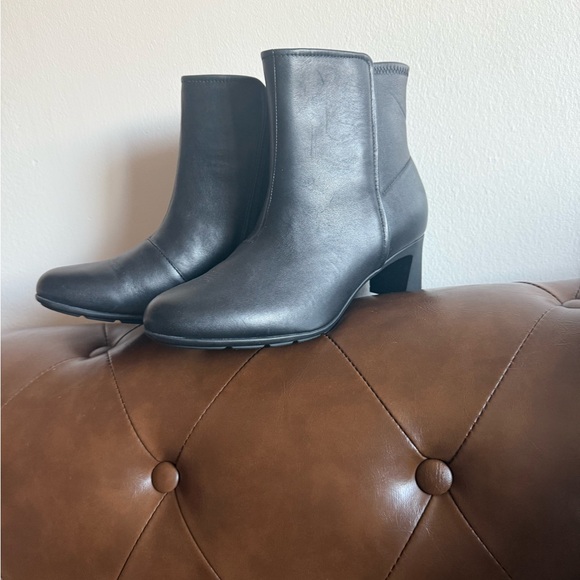 Clarks Leather booties - Picture 1 of 9